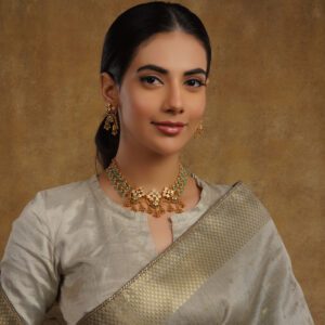 Tvarita 22kt choker necklace Tvarita 22kt choker necklace